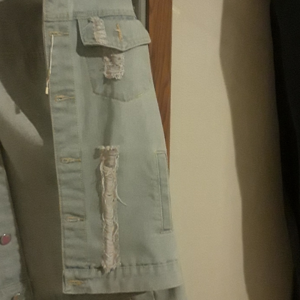 Jean jacket size medium - Picture 2 of 4